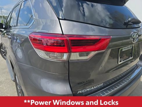 Used 2019 Toyota Highlander XLE image 12