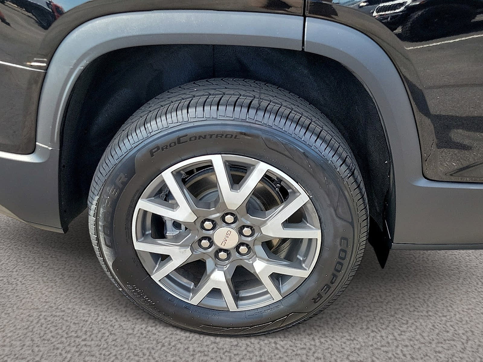 Used 2023 GMC Acadia SLE w/ Driver Convenience Package FWD image 7