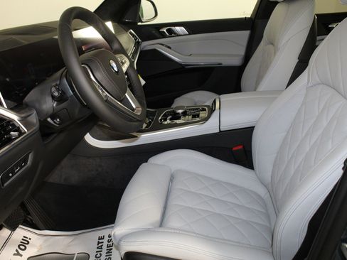 New 2026 BMW X7 xDrive40i w/ Premium Package image 5