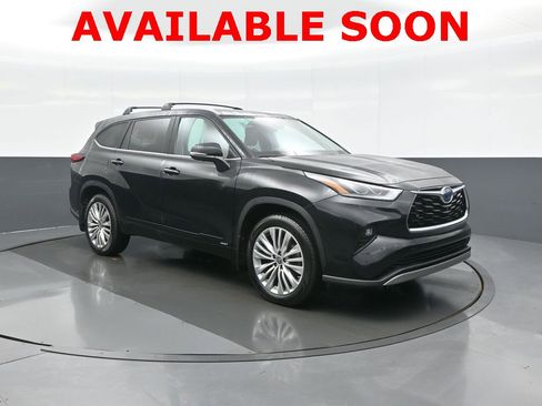Used 2023 Toyota Highlander Platinum image 1
