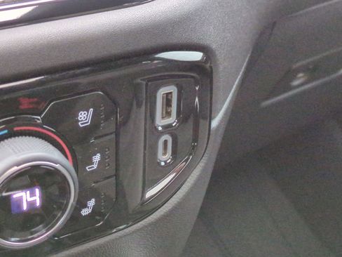 Used 2023 Chevrolet Silverado 1500 ZR2 w/ Technology Package image 32