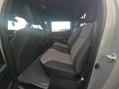 Used 2021 Toyota Tacoma TRD Off-Road image 15
