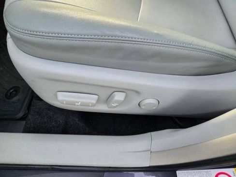 Used 2014 Toyota Prius Four FWD image 21