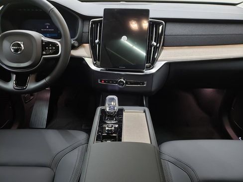 New 2026 Volvo XC90 T8 Plus w/ Protection Package Premier image 9