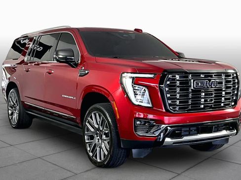 Certified 2025 GMC Yukon XL Denali Ultimate w/ LPO, Floor Liner Package AWD/4WD image 3
