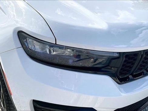 Used 2023 Jeep Grand Cherokee Limited w/ Black Appearance Package image 28