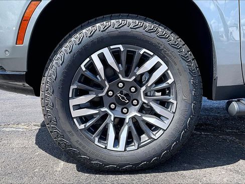 New 2026 Chevrolet Tahoe Z71 w/ Comfort Package AWD/4WD image 12