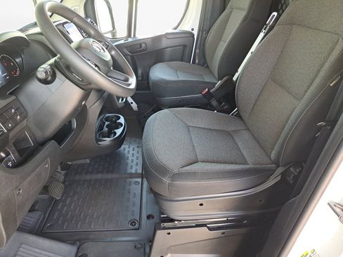 Used 2025 RAM ProMaster 2500 w/ U-Haul Equipment Group FWD image 11