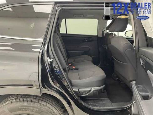 Used 2024 Toyota Highlander LE AWD/4WD image 14