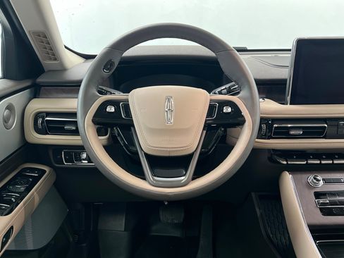 Used 2023 Lincoln Aviator Reserve w/ Equipment Group 201A AWD/4WD image 13