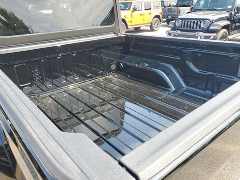 New 2025 Jeep Gladiator Sport image 9