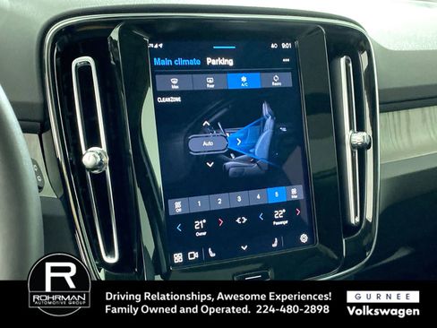 Used 2025 Volvo XC40 B5 Plus image 9