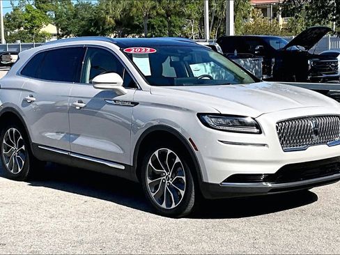 Used 2022 Lincoln Nautilus Reserve AWD/4WD image 2