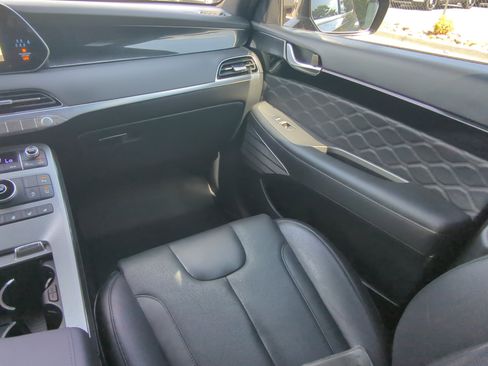 Used 2022 Hyundai Palisade Calligraphy w/ Winter Package FWD image 15