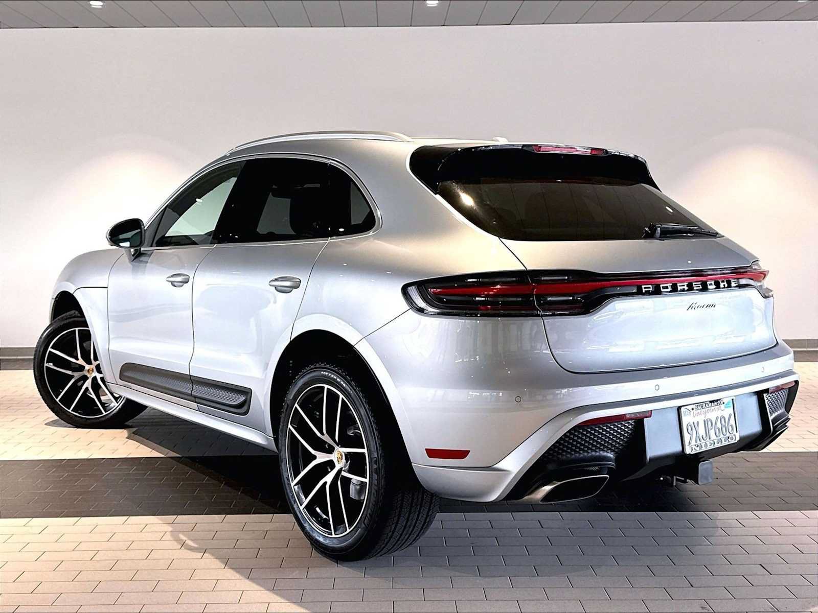 Used 2026 Porsche Macan AWD/4WD image 3