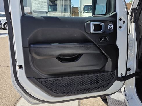 Used 2021 Jeep Wrangler Unlimited Sahara AWD/4WD image 11