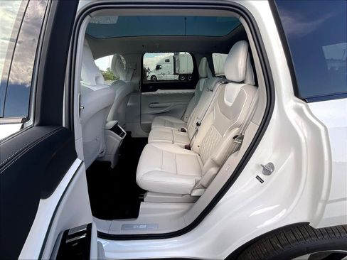 New 2025 Volvo EX90 Plus image 12