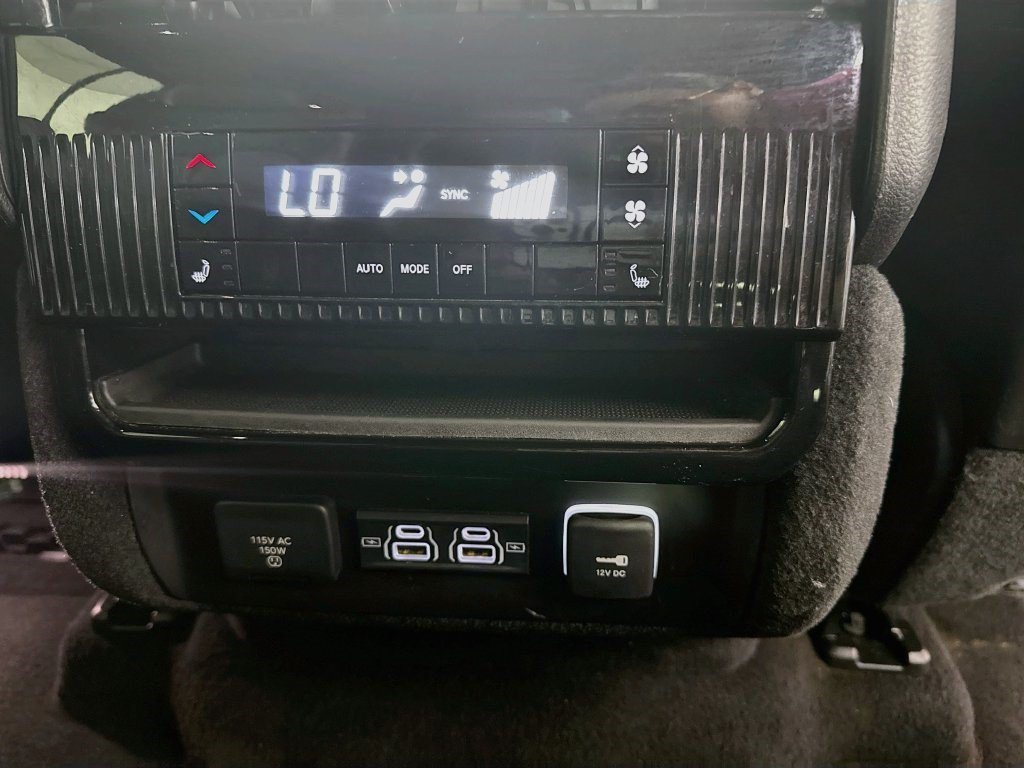 Used 2024 Jeep Wagoneer L Series II w/ Flexible Seating Group RWD image 42