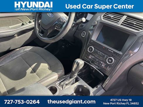 Used 2018 Ford Explorer XLT w/ Equipment Group 202A image 7