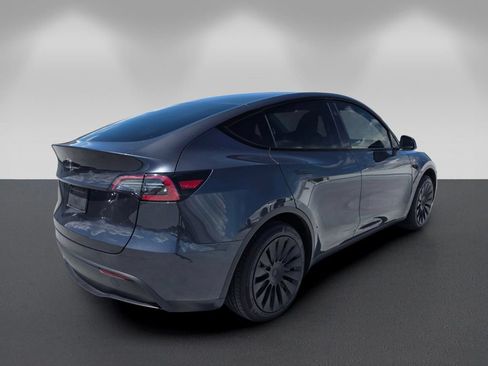 Used 2025 Tesla Model Y Long Range RWD image 4