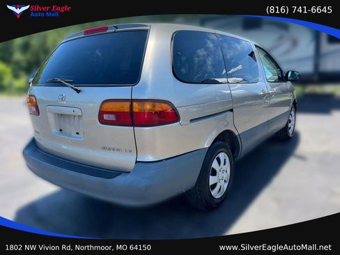 Used 2000 Toyota Sienna LE FWD image 5