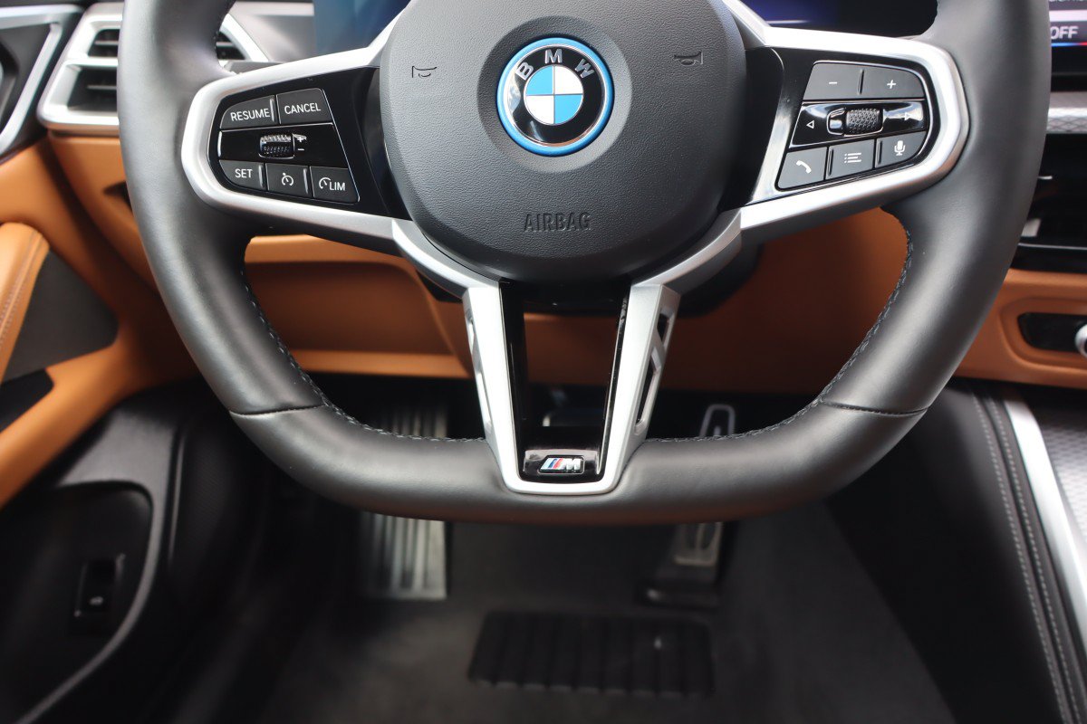 Used 2025 BMW i4 xDrive40i AWD/4WD image 17