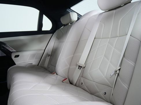 Used 2026 BMW 750e xDrive w/ Executive Package image 16