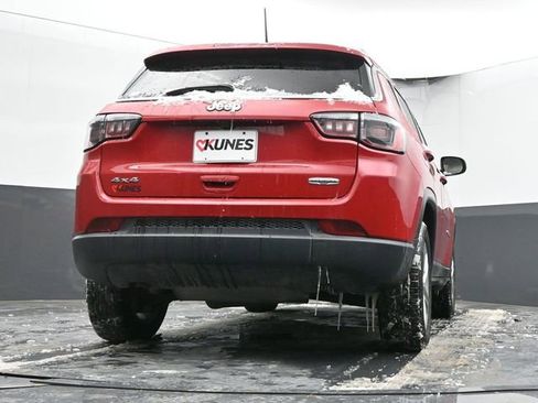 Used 2024 Jeep Compass Latitude image 46