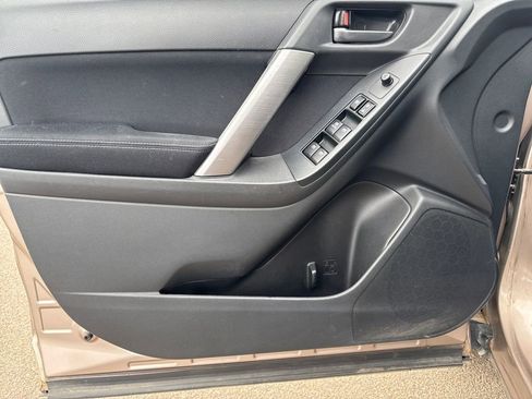 Used 2014 Subaru Forester 2.5i image 10