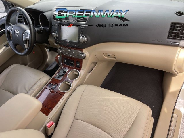 Used 2012 Toyota Highlander Limited w/ Tow Pkg FWD image 10