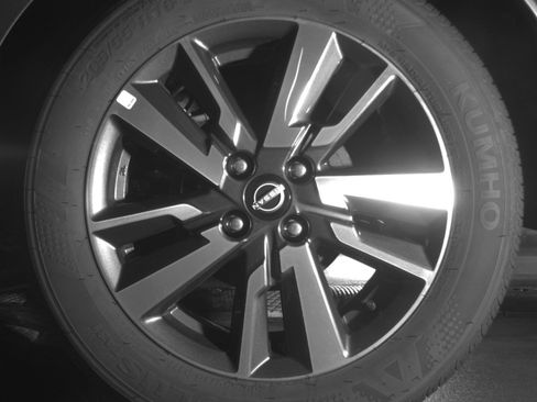Used 2025 Nissan Versa SV FWD image 17