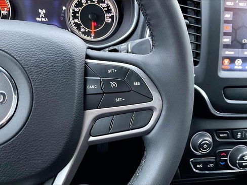 Certified 2022 Jeep Cherokee Latitude Lux image 28