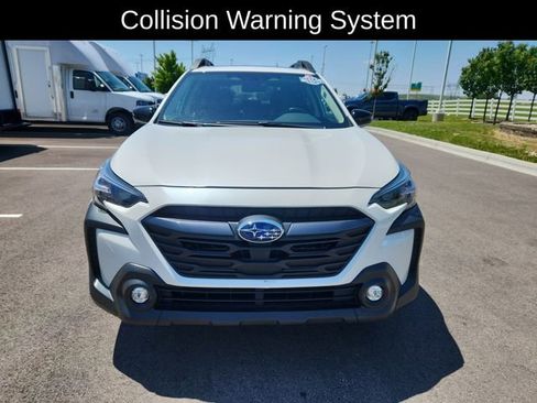 Used 2025 Subaru Outback Premium AWD/4WD image 2