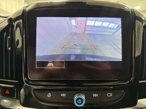 Used 2023 Chevrolet Traverse LT image 9