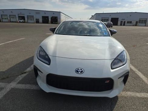 Used 2024 Toyota GR86 RWD image 4