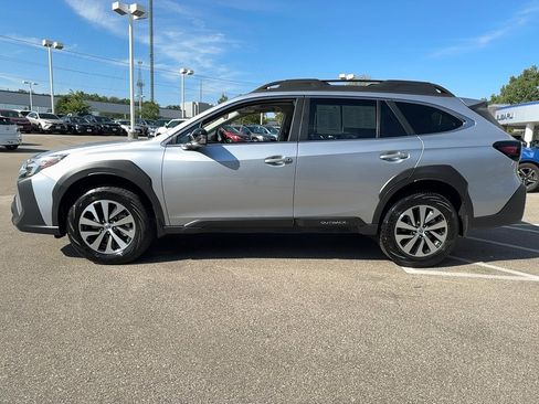 Certified 2025 Subaru Outback Premium image 4