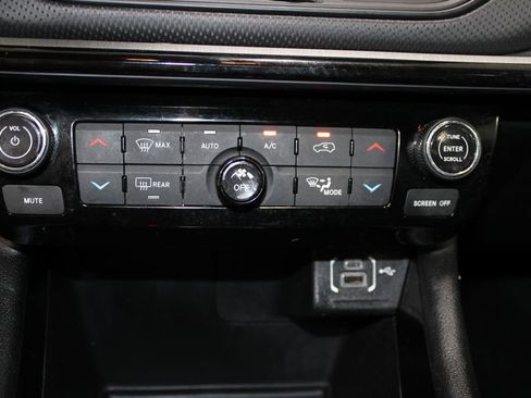 Used 2025 Jeep Compass Trailhawk AWD/4WD image 39