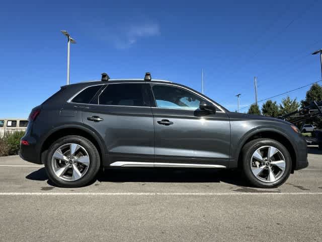 Used 2023 Audi Q5 2.0T Premium w/ Convenience Package AWD/4WD image 3