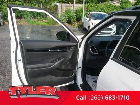 Used 2025 Kia Seltos S AWD/4WD image 19