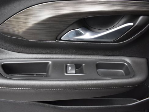 Used 2022 GMC Terrain SLE w/ Driver Convenience Package image 13