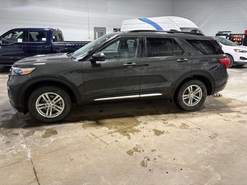 Used 2023 Ford Explorer XLT w/ Equipment Group 202A image 3