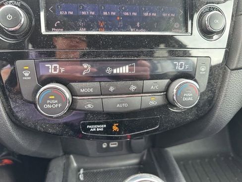 Used 2018 Nissan Rogue SV image 21