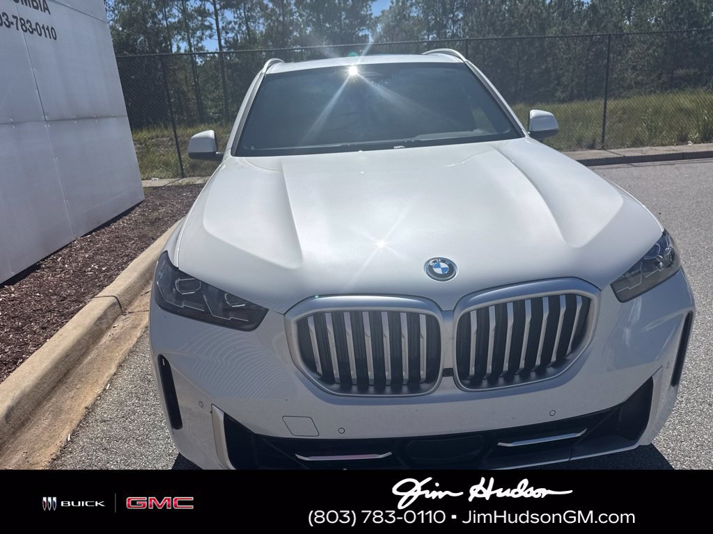 Used 2025 BMW X5 xDrive50e w/ Climate Comfort Package AWD/4WD image 4
