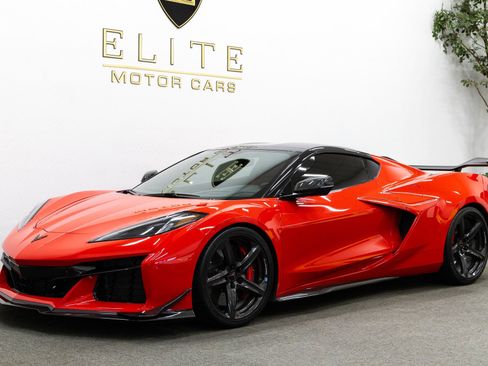 Used 2023 Chevrolet Corvette Z06 w/ Z07 Performance Package image 1