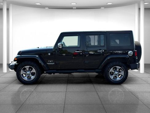 Used 2016 Jeep Wrangler Unlimited Sahara w/ Connectivity Group AWD/4WD image 4