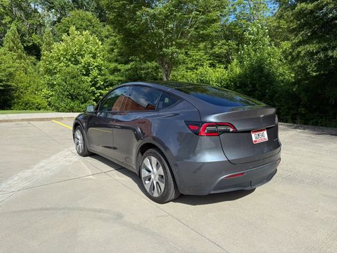 Used 2020 Tesla Model Y Long Range AWD/4WD image 3