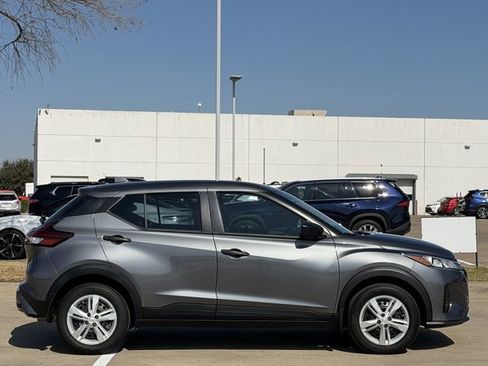 Used 2024 Nissan Kicks S image 3