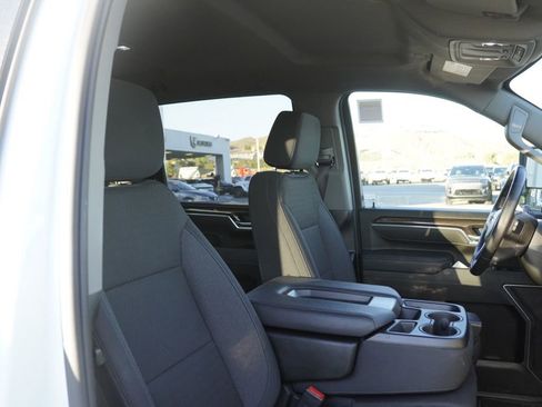 Used 2025 Chevrolet Silverado 2500 LT w/ Convenience Package image 21