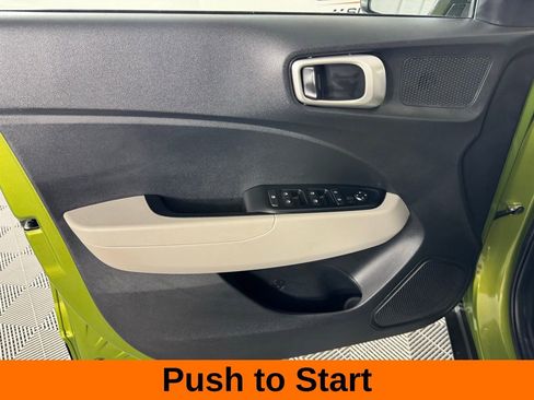 Used 2024 Hyundai Venue SEL image 10