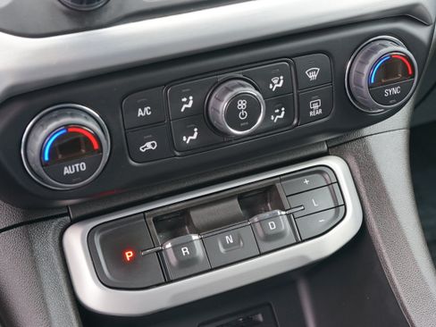 Used 2023 GMC Acadia SLT image 25